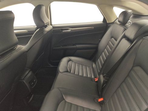 Used 2018 Ford Fusion SE w/ Equipment Group 602A image 18