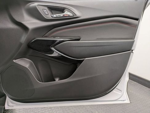 Used 2025 Chevrolet Trax RS w/ Sunroof Package image 27