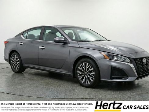 Used 2025 Nissan Altima 2.5 SV image 1