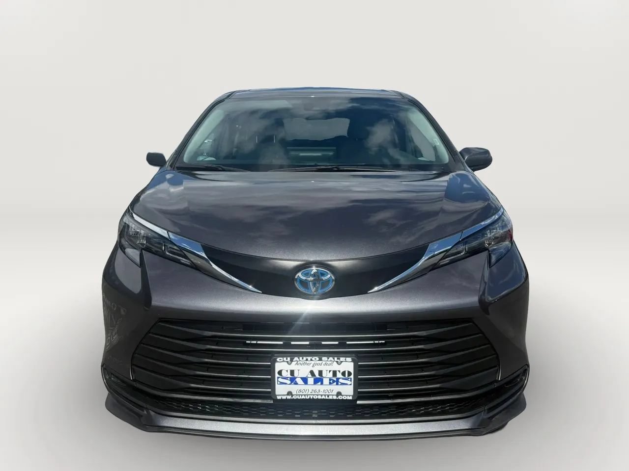 Used 2025 Toyota Sienna LE FWD image 8