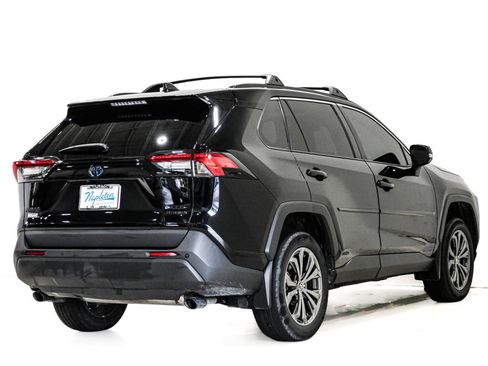 Used 2023 Toyota RAV4 XLE Premium AWD/4WD image 7