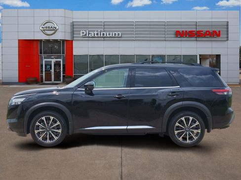 New 2026 Nissan Pathfinder Platinum FWD image 3