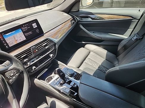 Used 2021 BMW 530i xDrive w/ Premium Package image 6