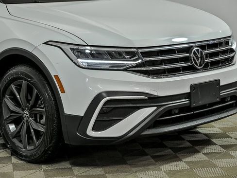 Certified 2022 Volkswagen Tiguan SE image 2