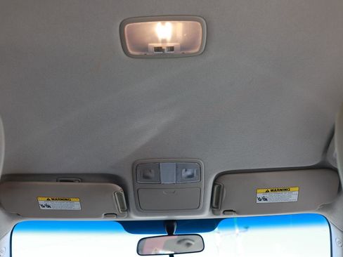 Used 2010 Hyundai Elantra GLS image 23