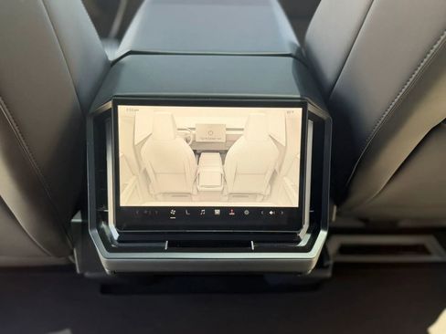 Used 2024 Tesla Cybertruck AWD Crew Cab image 29