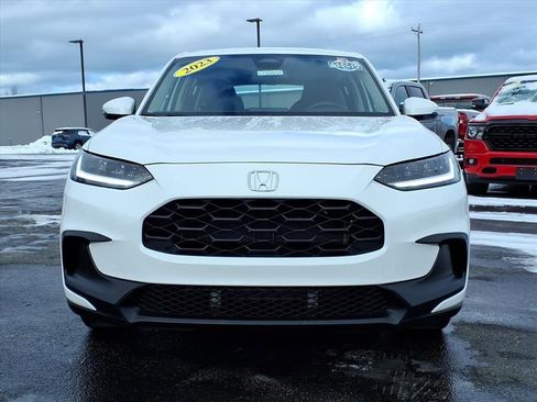 Used 2023 Honda HR-V LX image 3