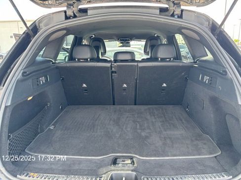 Used 2024 Mercedes-Benz GLC 300 4MATIC image 12