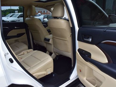Used 2015 Toyota Highlander Limited FWD image 21