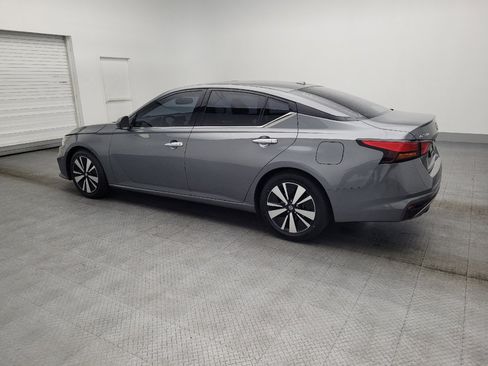Used 2019 Nissan Altima 2.5 SV image 3