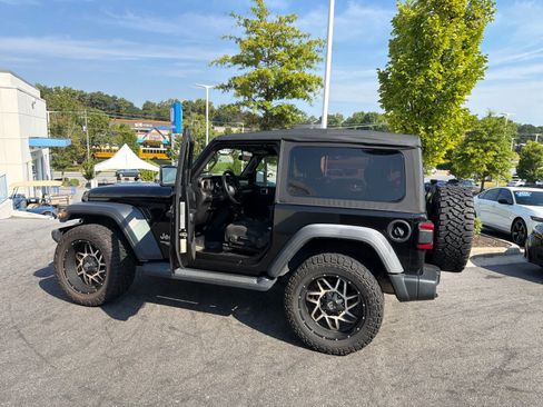 Used 2018 Jeep Wrangler Sport AWD/4WD image 19