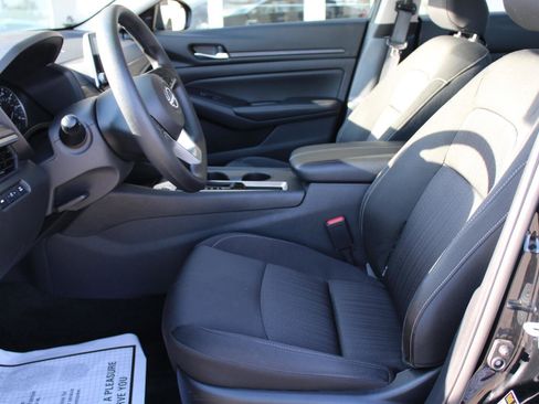 Used 2025 Nissan Altima 2.5 SV image 14