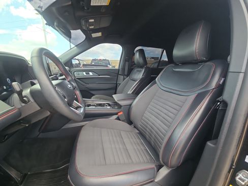 Used 2025 Ford Explorer ST-Line w/ Premium Package RWD image 17