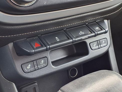 Used 2020 GMC Canyon SLE w/ SLE Convenience Package image 25