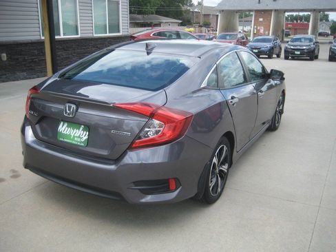 Used 2017 Honda Civic Touring image 8