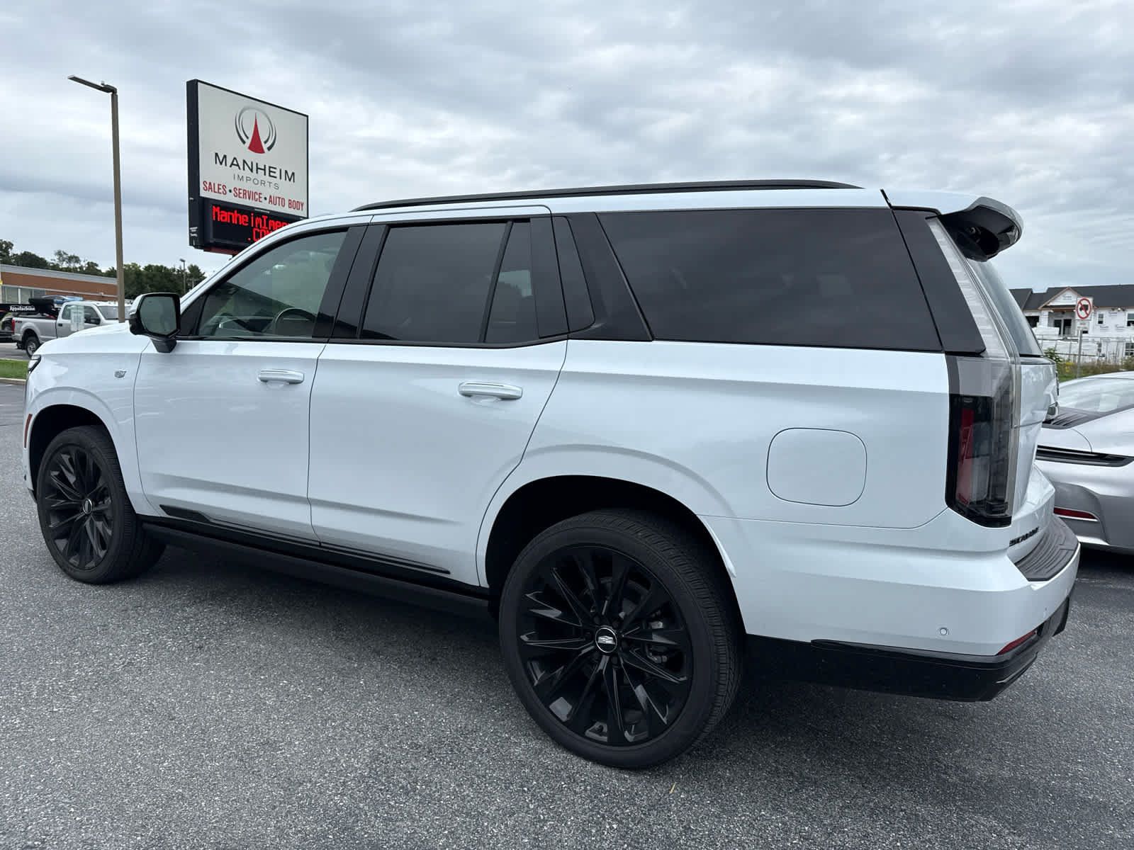 Used 2026 Cadillac Escalade Platinum Sport w/ LPO, ONYX Package AWD/4WD image 7
