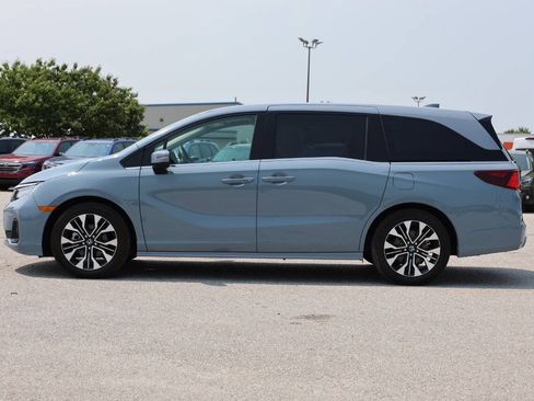 Used 2025 Honda Odyssey Elite image 8
