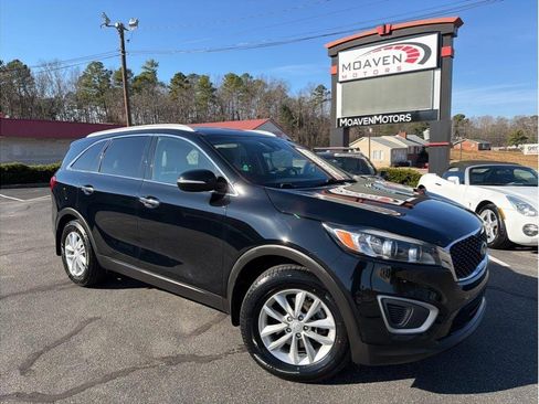 Used 2018 Kia Sorento LX Sport Utility 4D image 1
