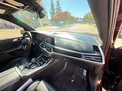 Used 2021 BMW X7 M50i image 18