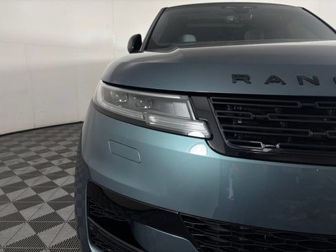 Used 2025 Land Rover Range Rover Sport Dynamic SE AWD/4WD image 2