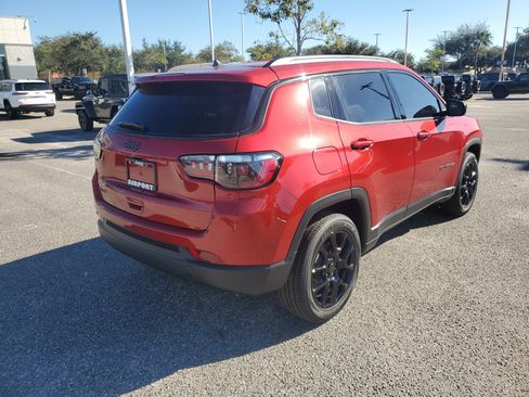 New 2026 Jeep Compass Latitude image 4