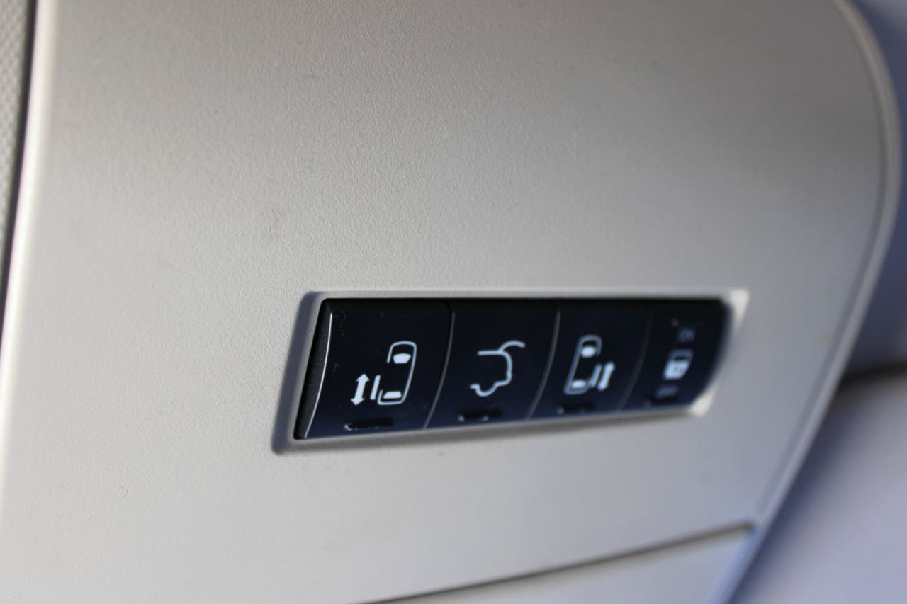 Used 2015 Chrysler Town & Country Touring-L w/ Driver Convenience Group FWD image 36