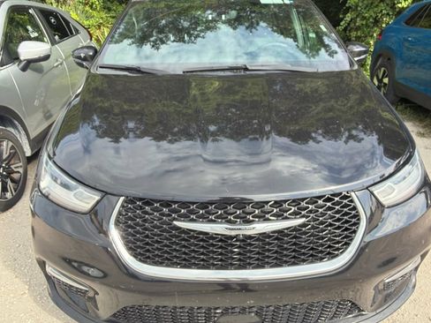 Used 2025 Chrysler Pacifica Select FWD image 6