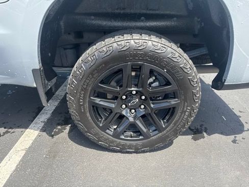 Used 2025 Chevrolet Silverado 1500 Custom Trail Boss w/ LPO, Dark Essentials Package AWD/4WD image 12