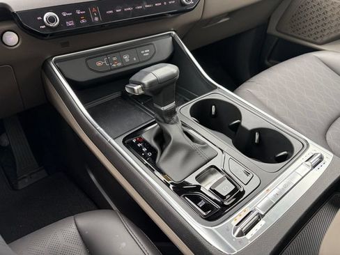 Certified 2025 Kia Carnival SX FWD image 26