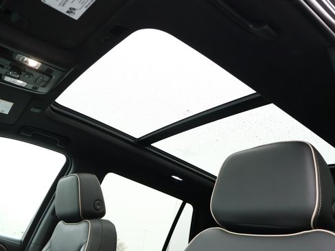 Used 2023 Chevrolet Tahoe Premier AWD/4WD image 24
