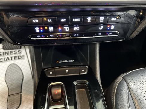 Used 2022 Chevrolet Bolt EUV LT w/ Convenience Package FWD image 16