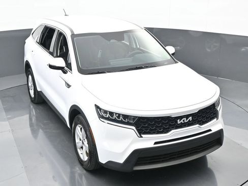 Used 2023 Kia Sorento LX image 46