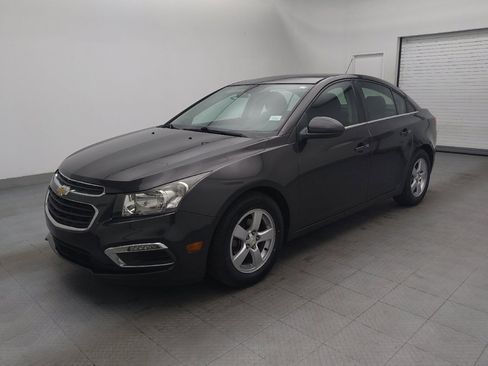 Used 2016 Chevrolet Cruze LT image 2