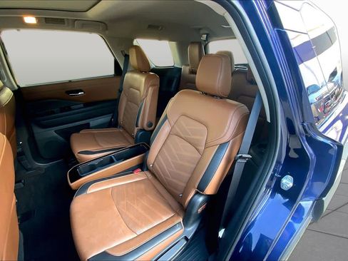 Used 2024 Nissan Pathfinder Platinum FWD image 21