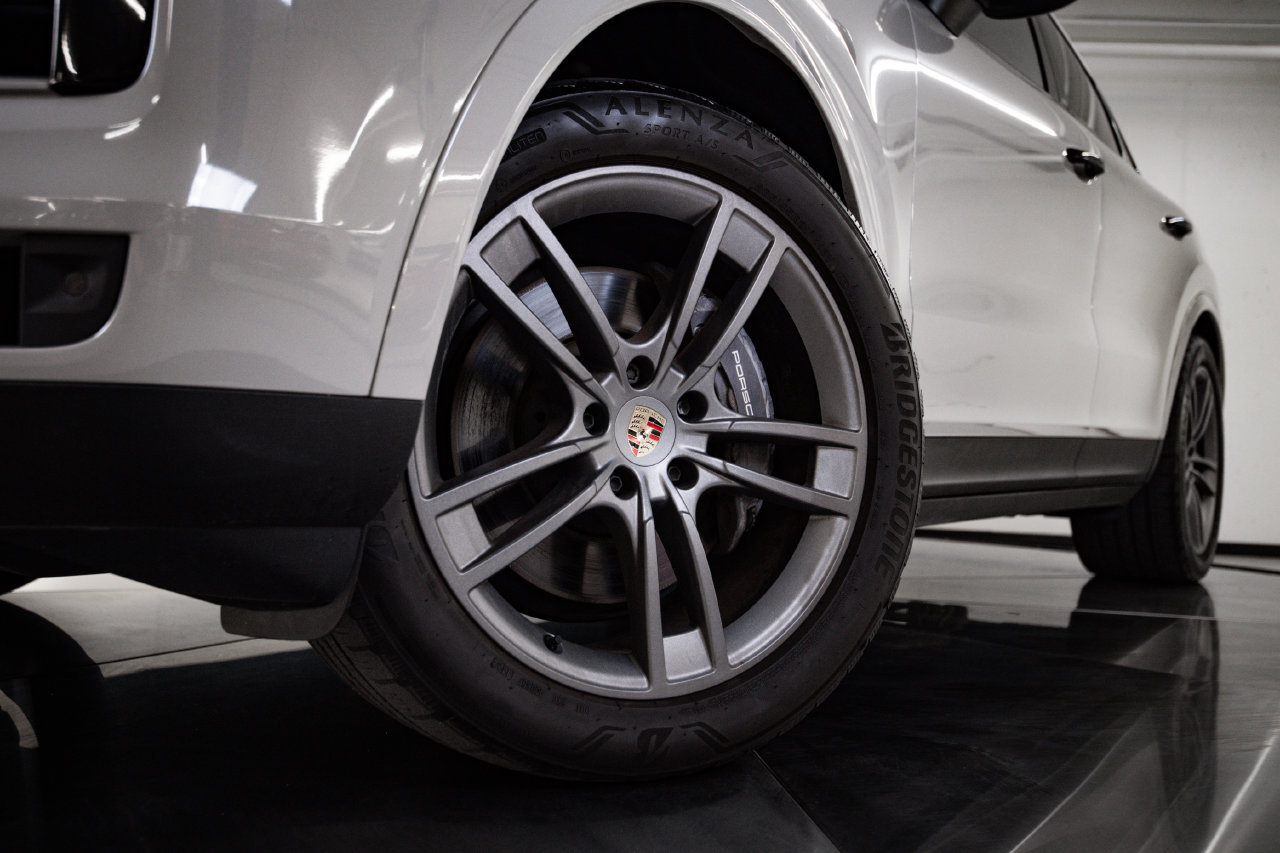Certified 2024 Porsche Cayenne Coupe AWD/4WD image 12