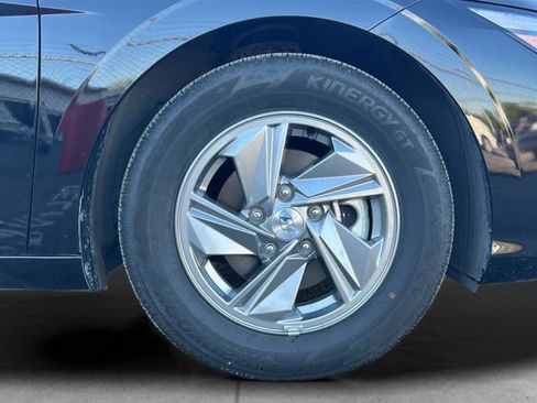Certified 2025 Hyundai Elantra SE FWD image 30