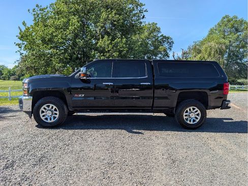 Used 2019 Chevrolet Silverado 2500 LTZ w/ Duramax Plus Package AWD/4WD image 10
