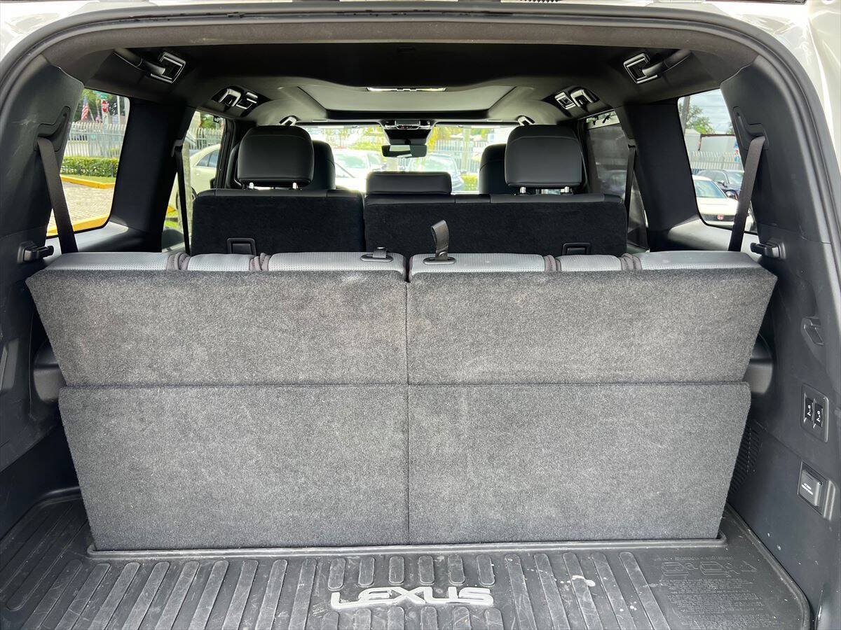 Used 2024 Lexus GX 550 w/ Accessory Package (2T) AWD/4WD image 18