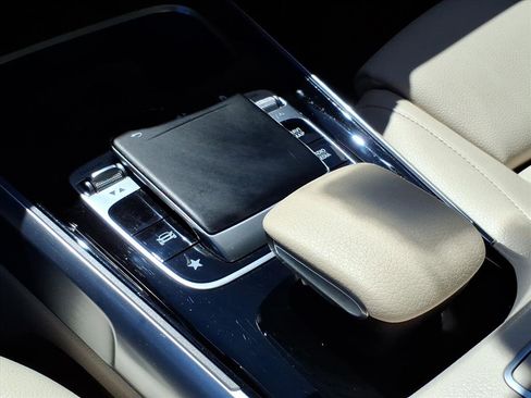 Used 2020 Mercedes-Benz GLB 250 4MATIC image 25