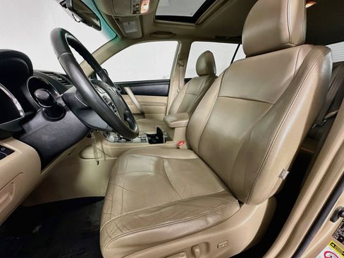 Used 2011 Toyota Highlander SE w/ Tow Pkg AWD/4WD image 20