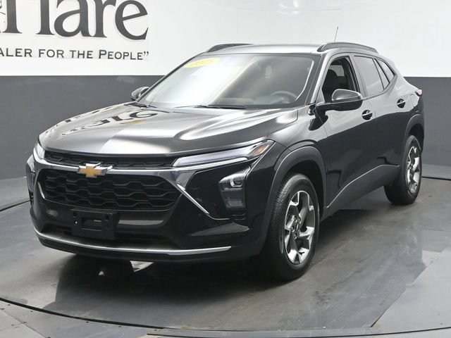 Used 2025 Chevrolet Trax LT FWD image 7