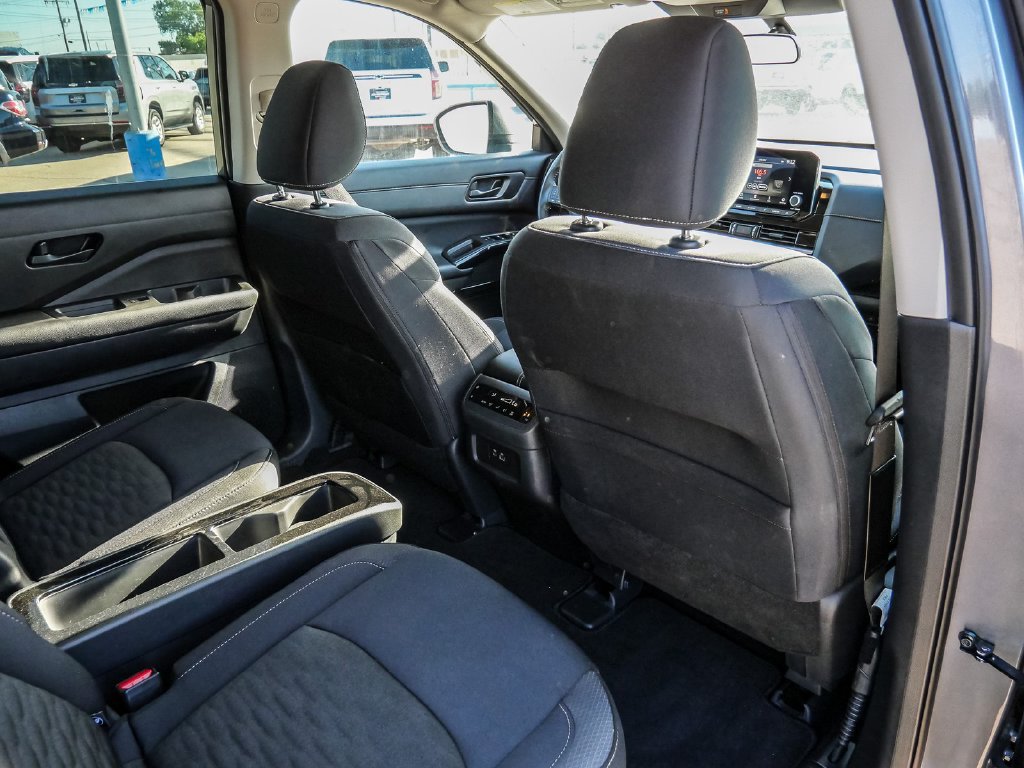 Used 2025 Nissan Pathfinder SV w/ SV Premium Package FWD image 21