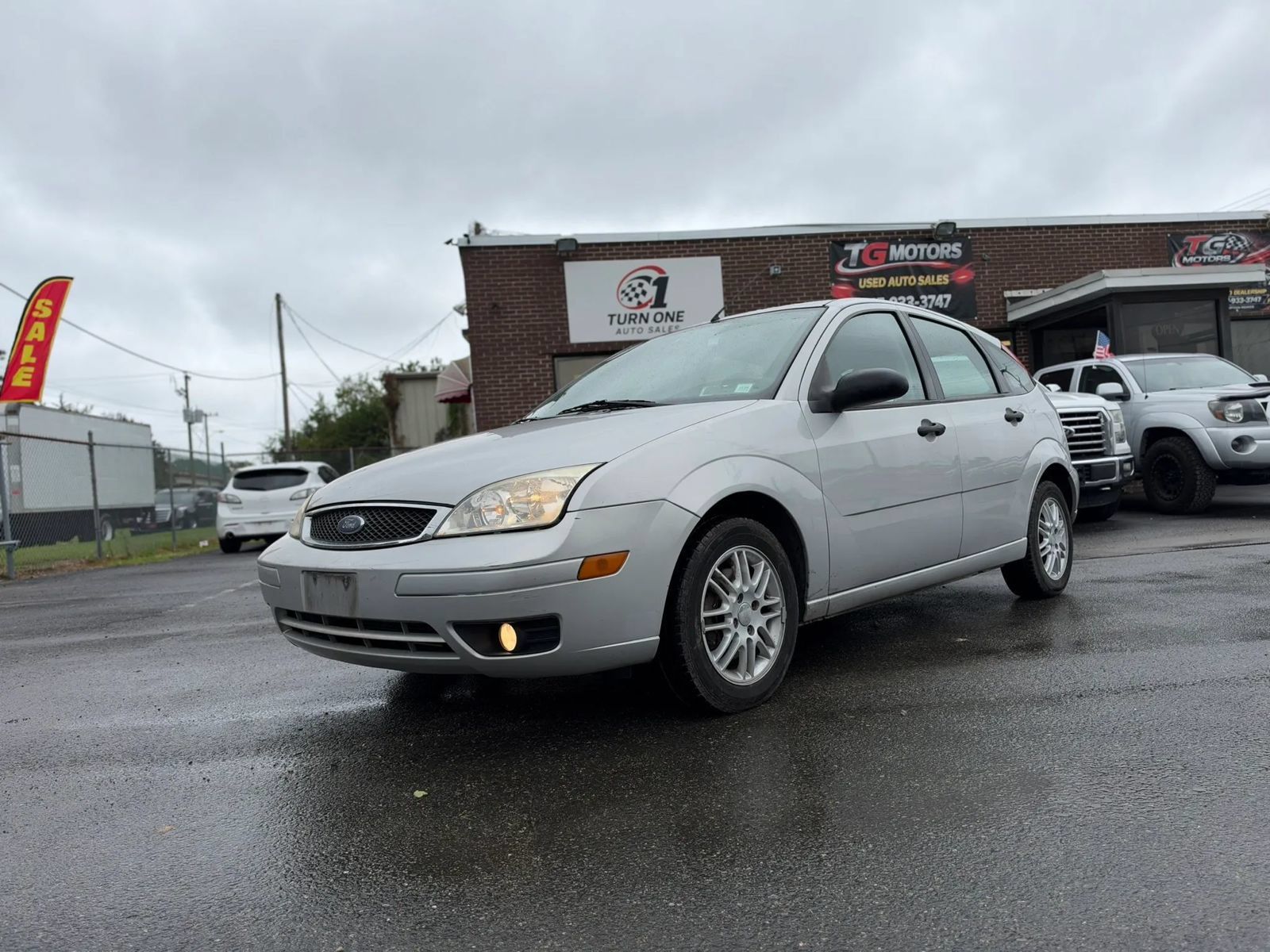 Used 2005 Ford Focus SES FWD image 1