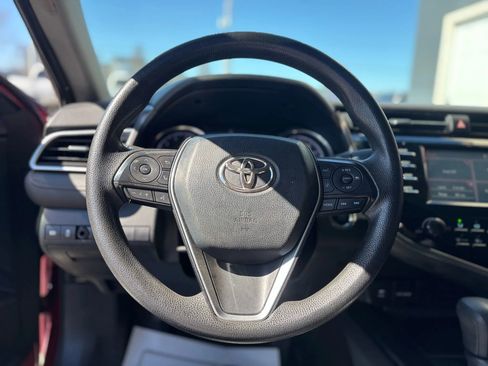 Used 2018 Toyota Camry LE w/ Convenience Package FWD image 19