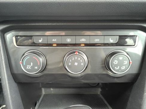 Used 2022 Volkswagen Tiguan S image 43