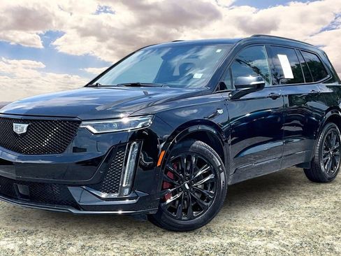 Certified 2023 Cadillac XT6 Sport w/ LPO, ONYX Package AWD/4WD image 3