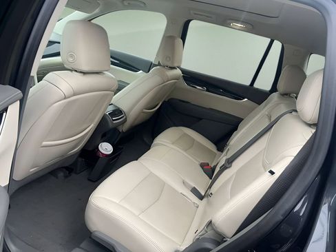 Used 2022 Cadillac XT6 Premium Luxury image 16