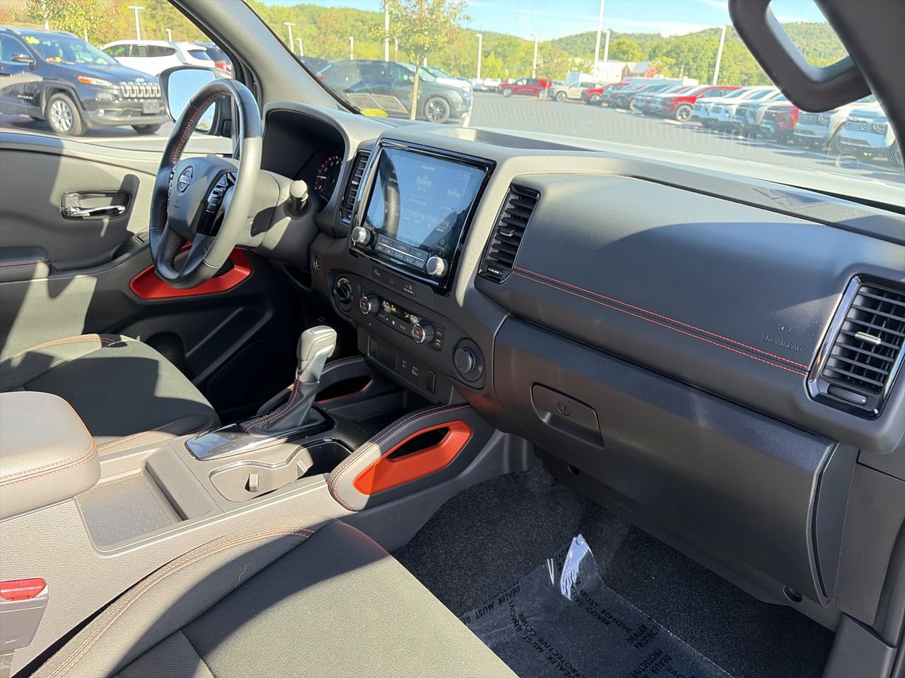Used 2024 Nissan Frontier PRO-4X AWD/4WD image 16