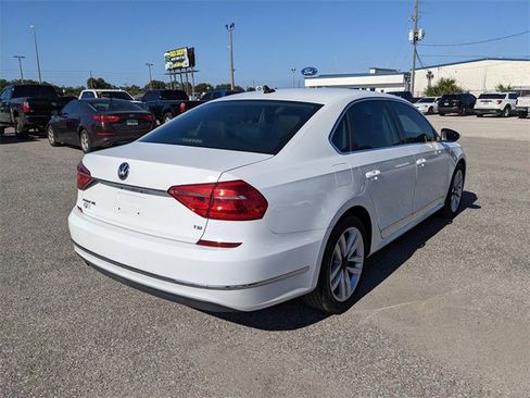 Used 2016 Volkswagen Passat 1.8T image 4