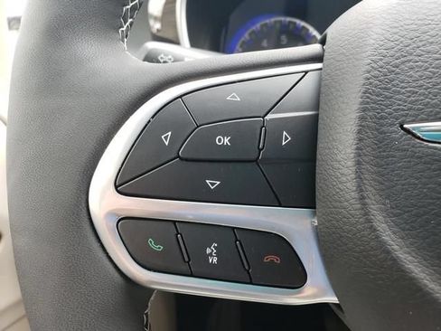 Used 2024 Chrysler Pacifica Limited FWD image 29